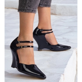 Black pumps varnished on wedges with buckles 1