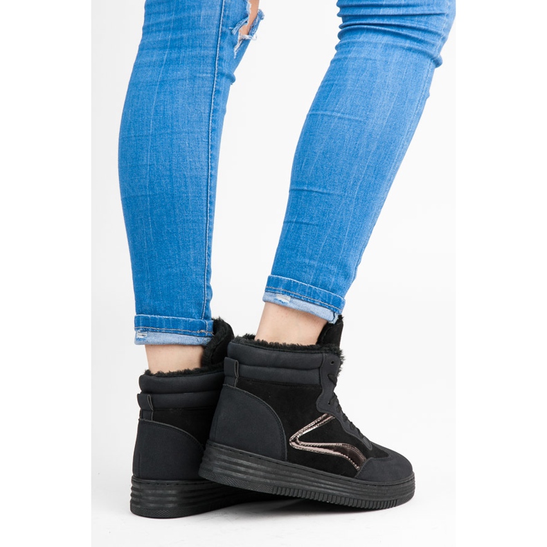 Sports shoes with fur black 1