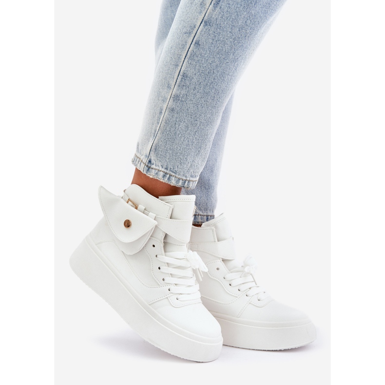 High sneakers with a sachet on the white platform 1