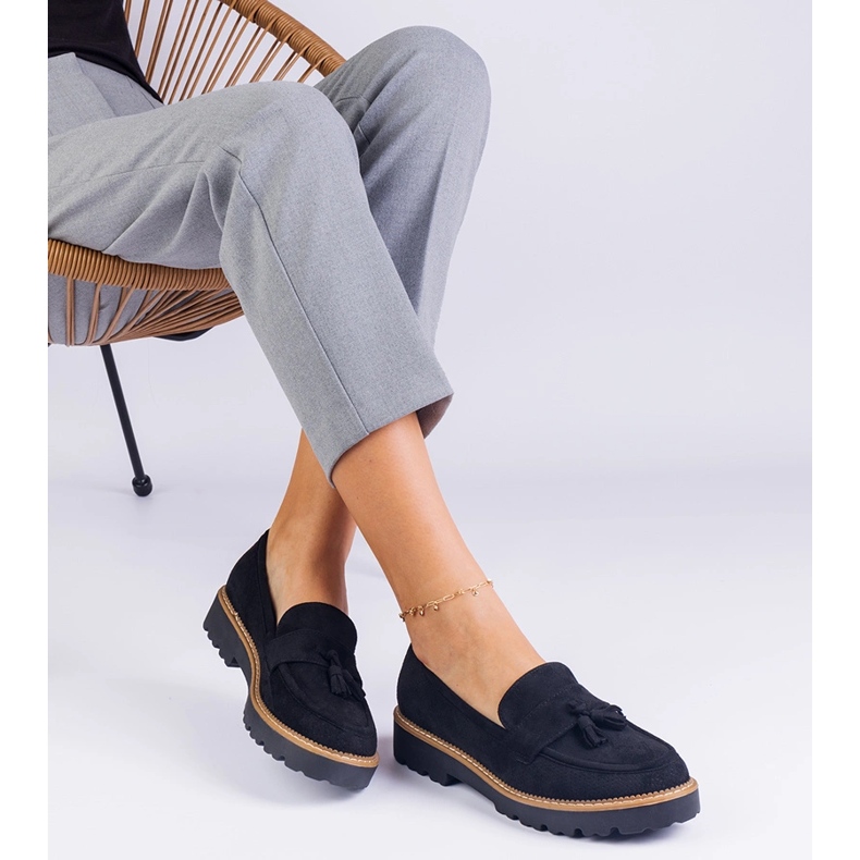 Black women's loafers from Ekozamsz with fringes 1