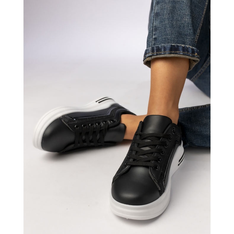 Women's black sports sneakers 2