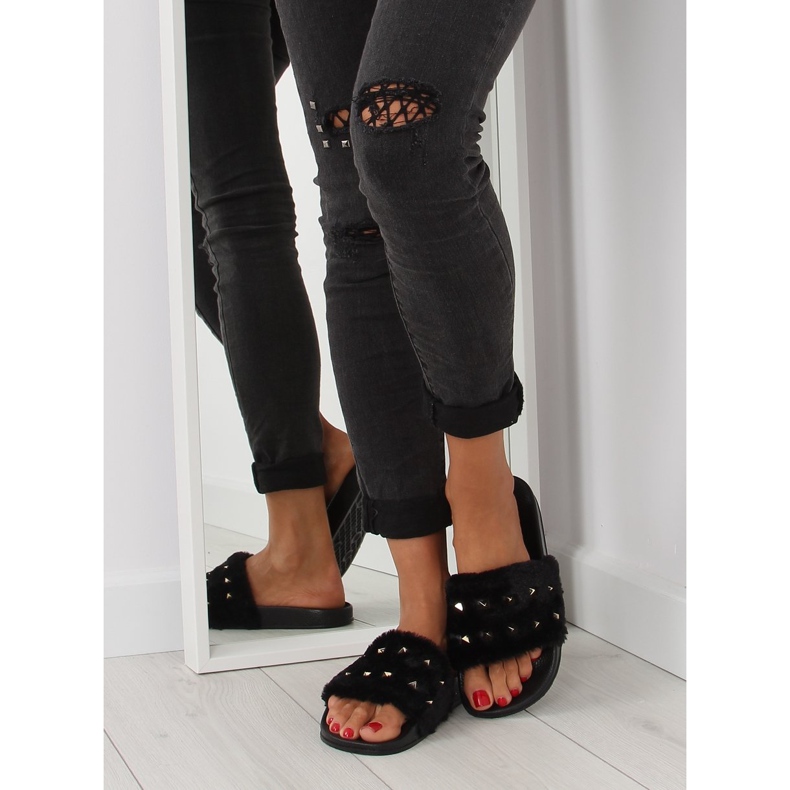 Black slippers with fur and black studs 2