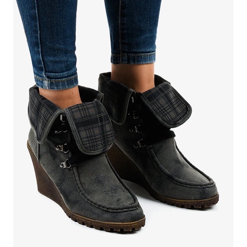 Comfortable women's leather wedge sandals with elegant decoration beige 2