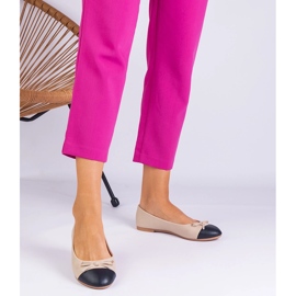 Beige ballerinas with a bow and a black nose 1