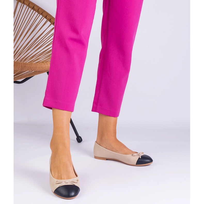 Beige ballerinas with a bow and a black nose 1