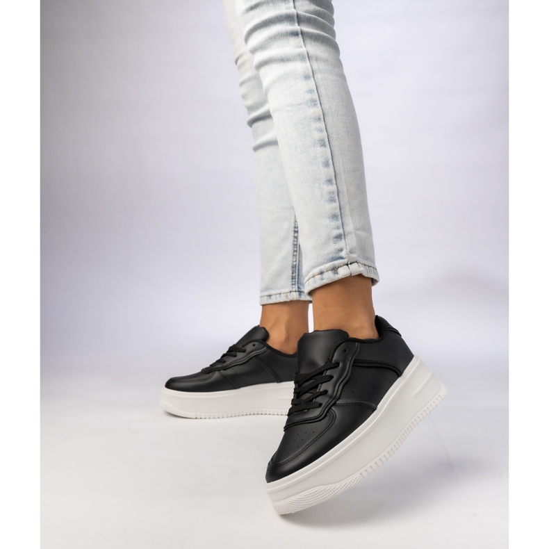 Women's black sports sneakers 2