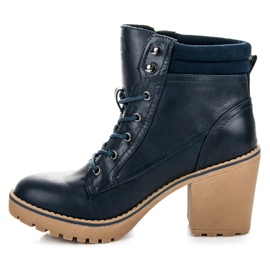 Mckeylor Workers on the post blue 1