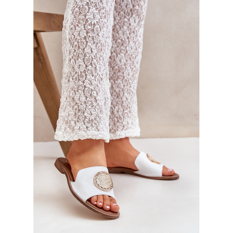 Leather flaps with flat -heeled decoration Zazoo 3047/O white 2 Leather flaps with flat -heeled decoration Zazoo 3047/O white 2