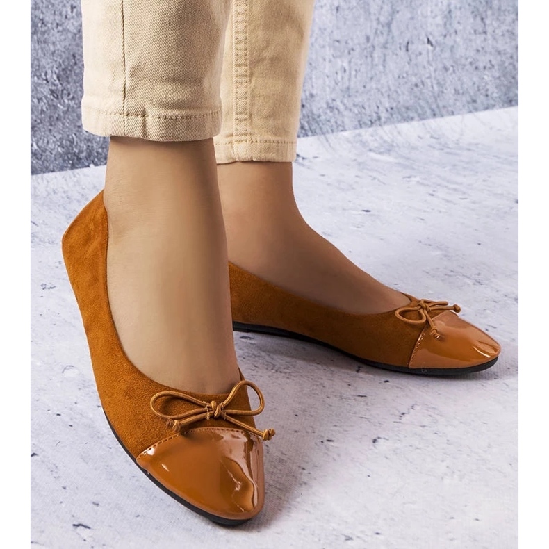 D/GMR Brown patent toe ballerinas from Simard 1