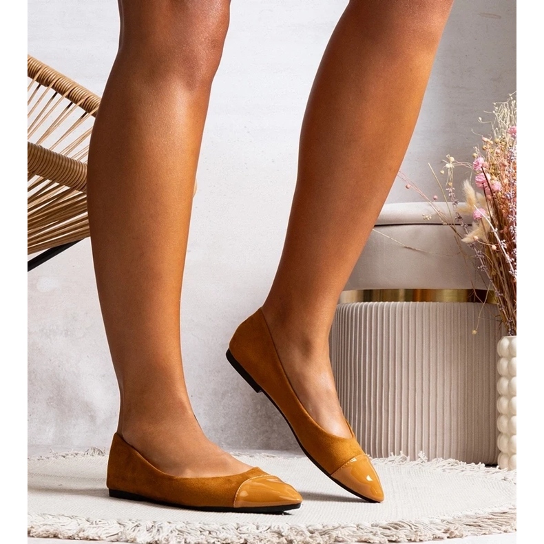 D/GMR Women's Camel Women's Ballerinas with a varnished nose in Thibault spitz brown 1