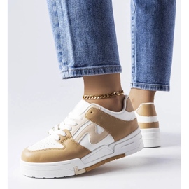 D/GMR Brown boots with a thicker sole from Harter 2