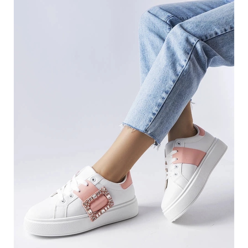 D/GMR White sneakers decorated with a pink Ike buckle 1 D/GMR White sneakers decorated with a pink Ike buckle 1