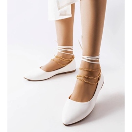 D/GMR White ballerinas with a decorative clasp from Donat 1