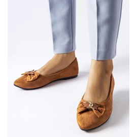 D/GMR Brown ballet flats with a pointed toe Jetté 2