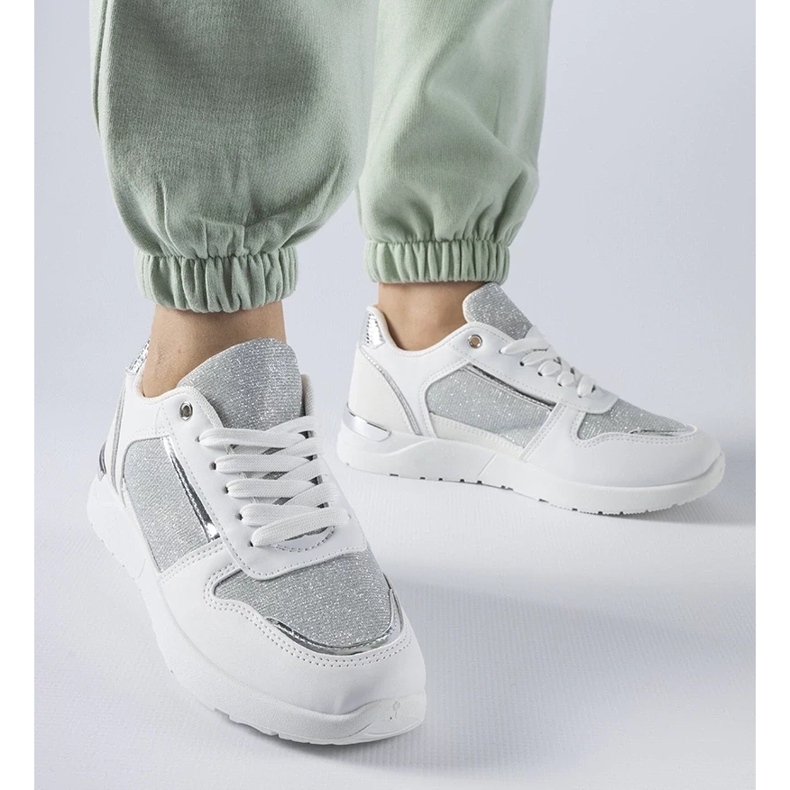 D/GMR White sneakers with decorative thread from Facondo 1