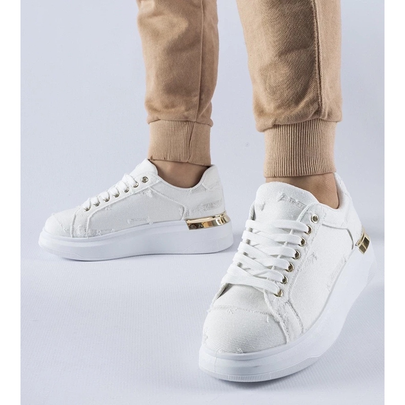 D/GMR White sneakers on the Osson platform 1