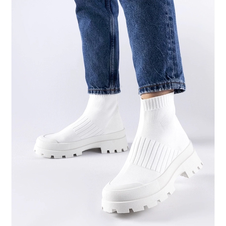 D/GMR White sneakers with a flexible upper Varden 1