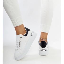 D/GMR White sports shoes with a black Meriana insert 2