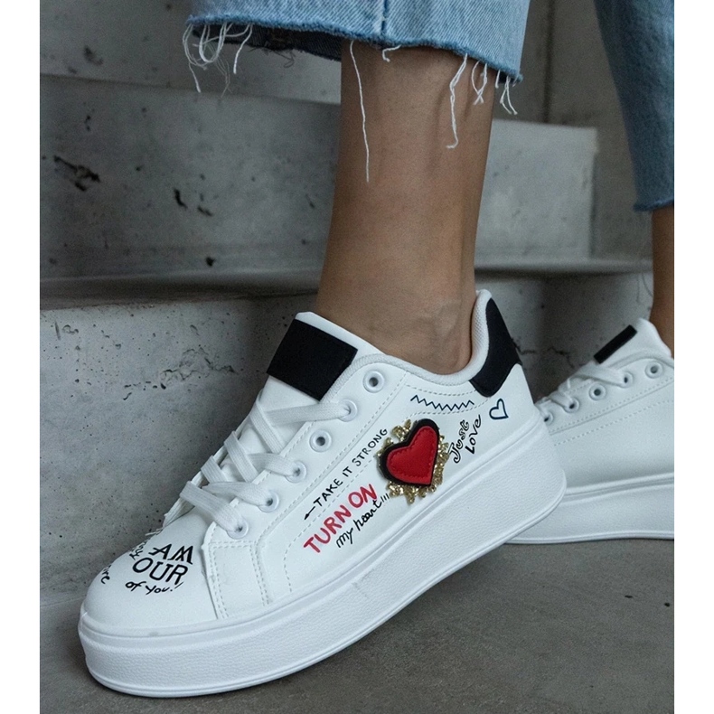 D/CEO White sneakers decorated with a patch and inscriptions on the Etara platform 1