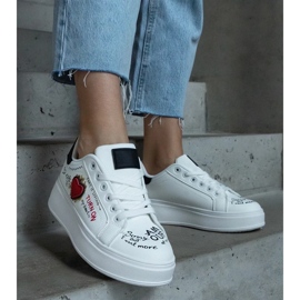 D/CEO White sneakers decorated with a patch and inscriptions on the Etara platform 2