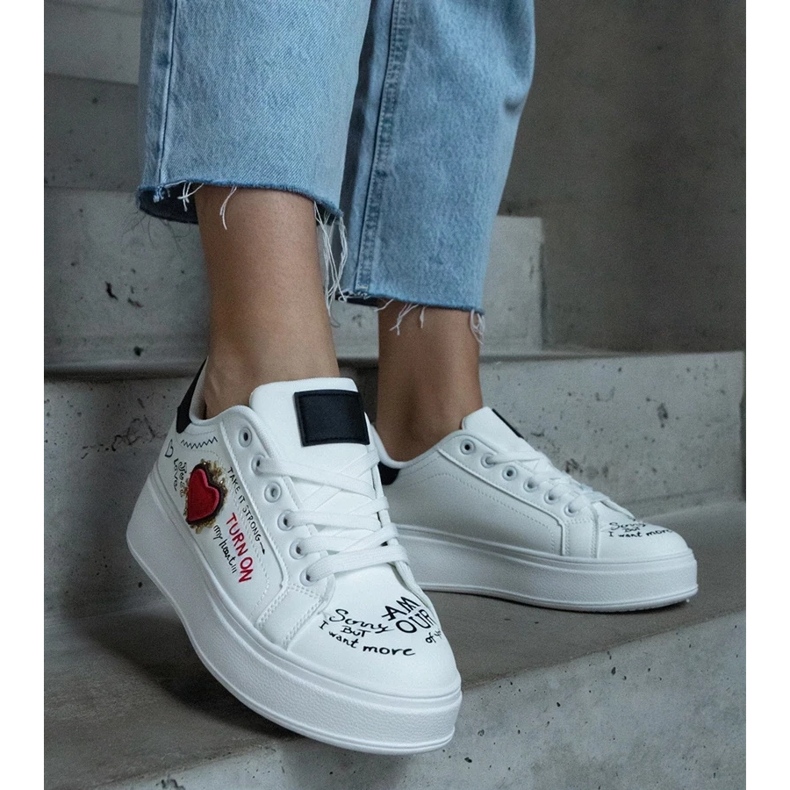 D/CEO White sneakers decorated with a patch and inscriptions on the Etara platform 2