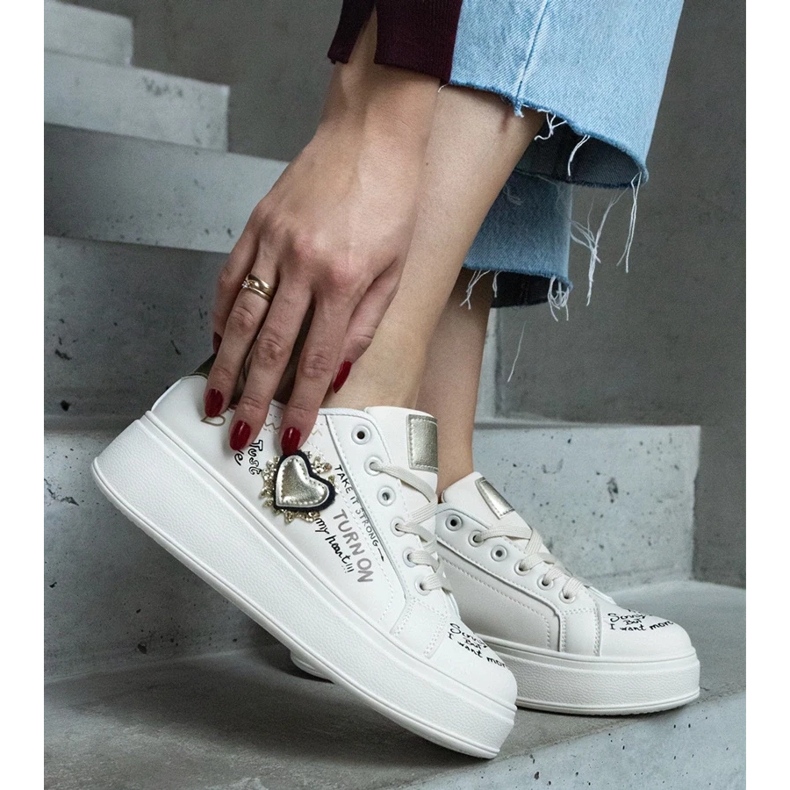 D/CEO Beige sneakers decorated with a patch and inscriptions on the Etara platform 1