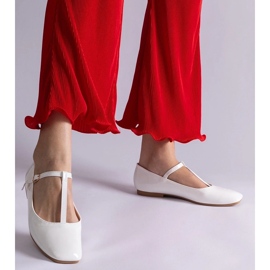 D/CEO White patent ballet flats with a Marseille belt 2