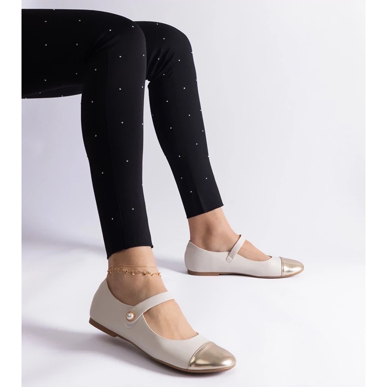 D/CEO Beige and gold ballet flats with a patent toe, fastened with Jaures Velcro 1