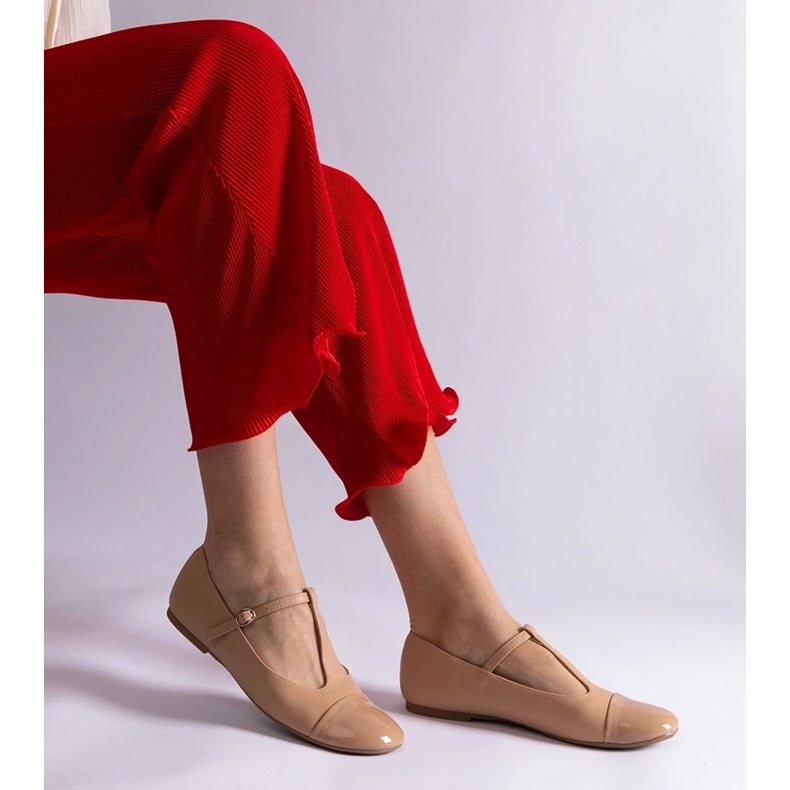 D/CEO Beige ballet flats with a patent toe, fastened with a Gloriana buckle 1