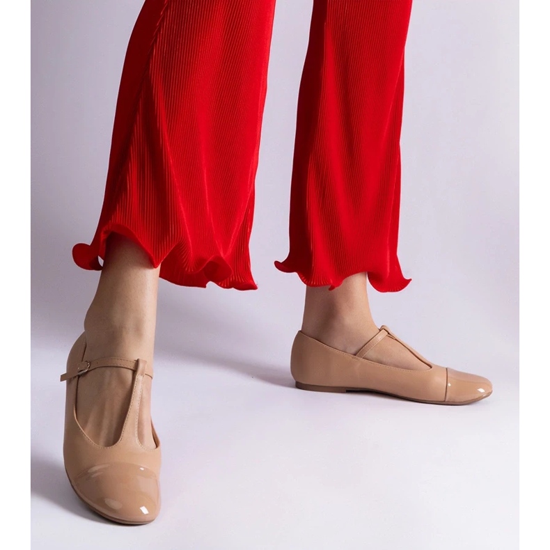 D/CEO Beige ballet flats with a patent toe, fastened with a Gloriana buckle 2