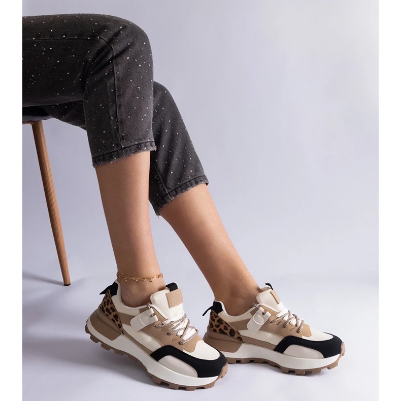 D/CEO Beige sneakers decorated with a Soria animal motif 2