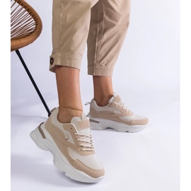 D/CEO Beige sneakers on the thicker sole of Guerrer 2