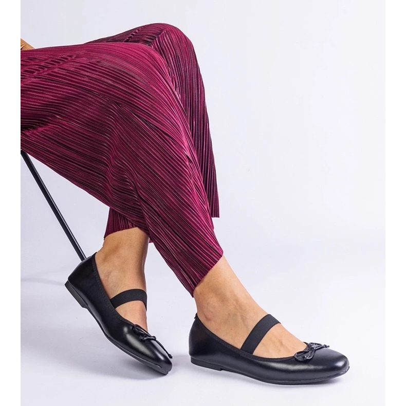 D/CEO Black ballet flats with an elastic band and a decorative Newton bow 2
