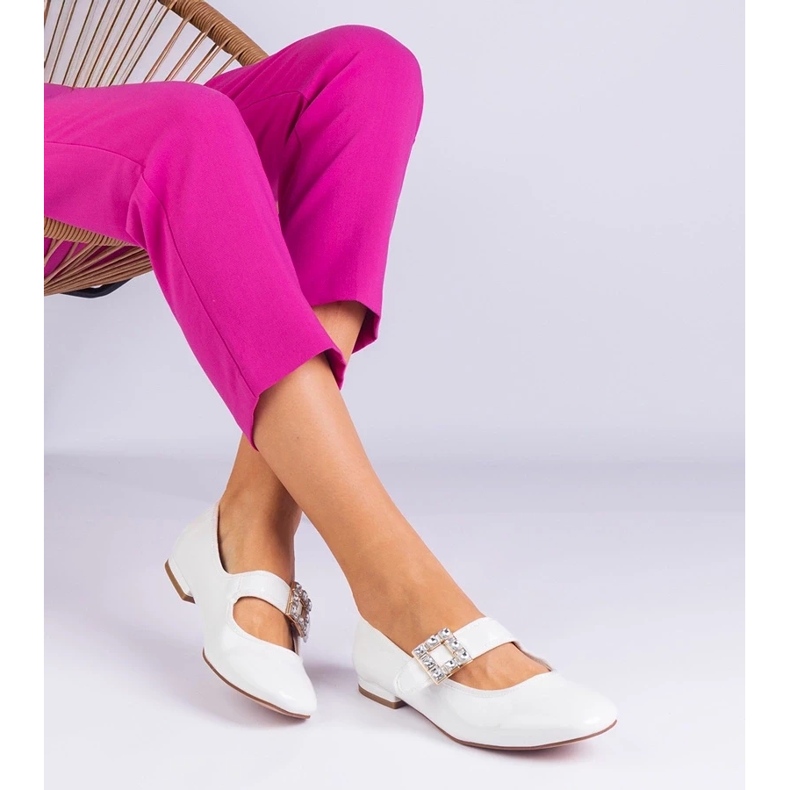 D/CEO Painted white ballerinas decorated with a Ferpsa buckle 1 D/CEO Painted white ballerinas decorated with a Ferpsa buckle 1