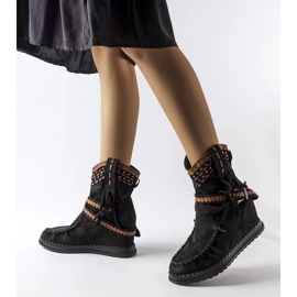 D/CEO Black wedge boots from Beausoleil 2