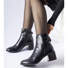 D/CEO Black ankle boots decorated with a Fenughedu chain 1