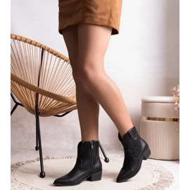 D/CEO Black cowboy boots with a heel Madia 2