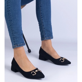 Black pumps from Ekozamsz with a golden decoration 1
