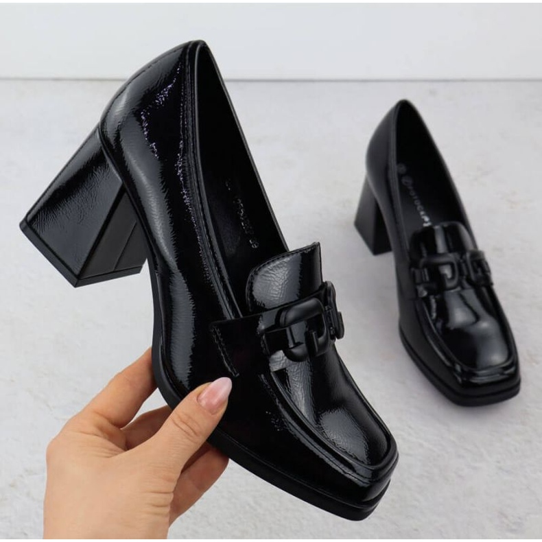 Shoes on the Potocki SZ12553 post with a black decoration 1