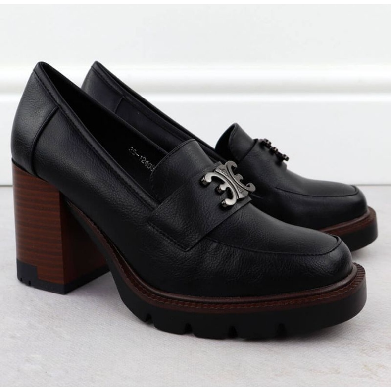 Moccasin shoes on the Potocki post in Sz12403 Wol287 black 2