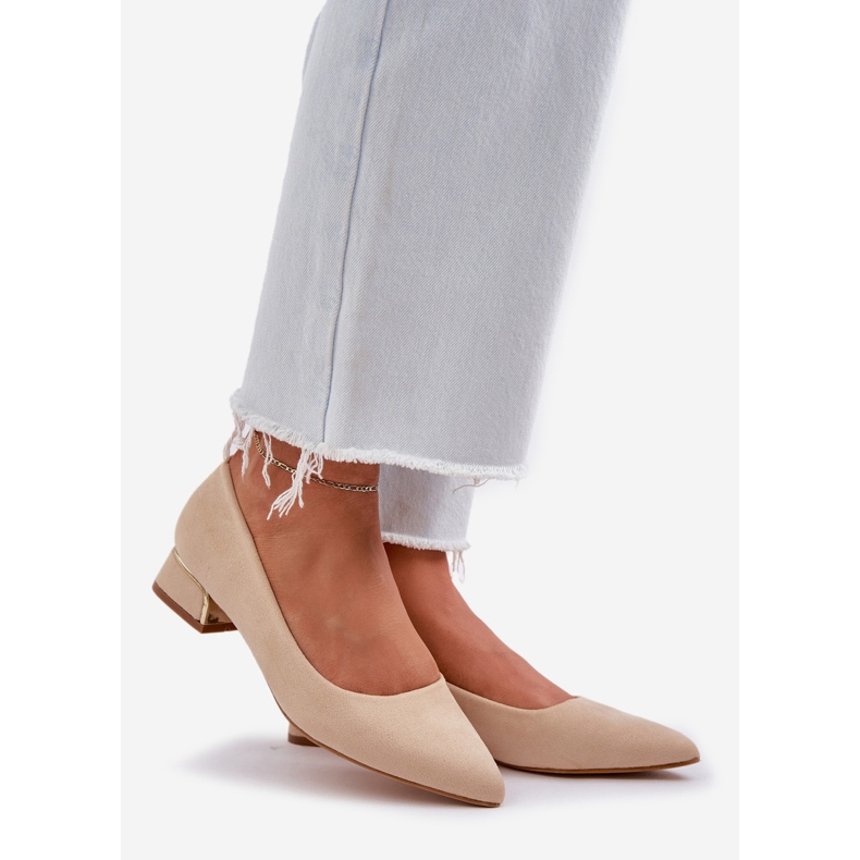 Low -heeled pumps and pointed toes beige 1