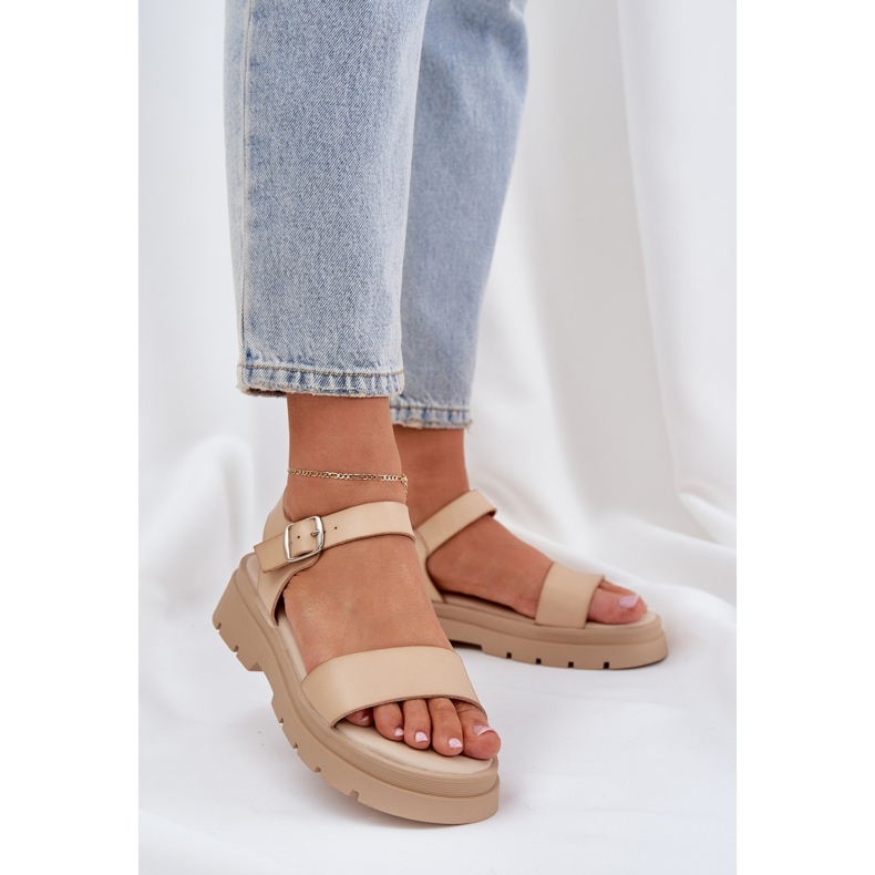 Women's sandals on the platform beige 2