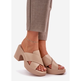 Lightwear flip -flops on the Eco Leather Post beige 1