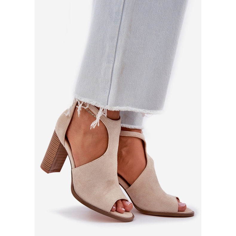 Sandals on the Eco suede pillar light beige 1