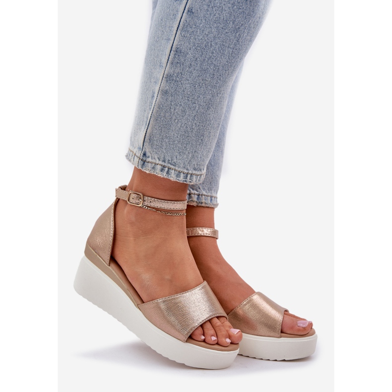 Light sandals on the platform and delicate gold wedges golden 1