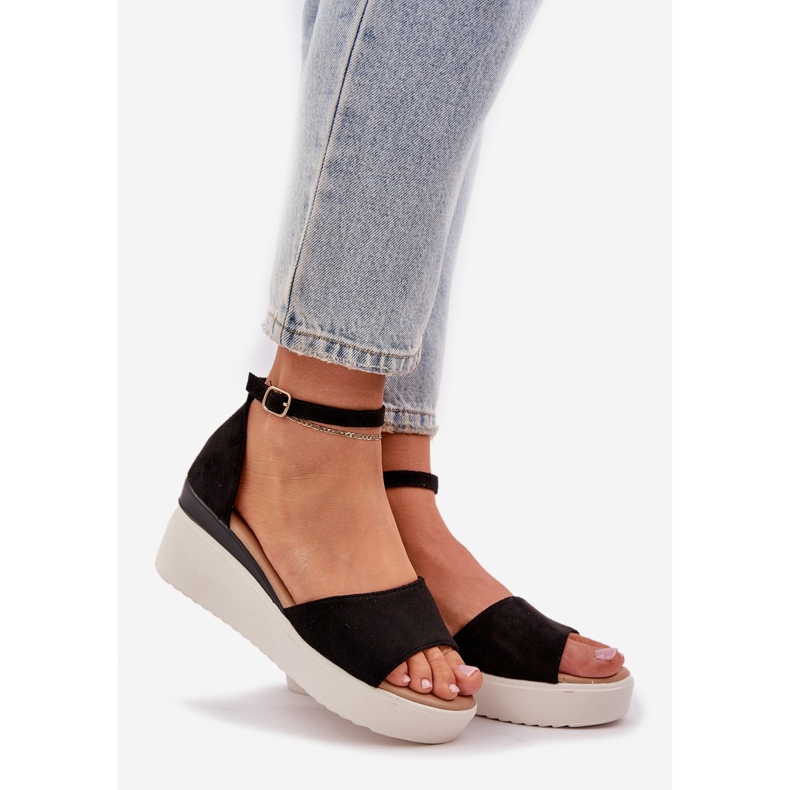 Light sandals on the platform and delicate black wedges 1