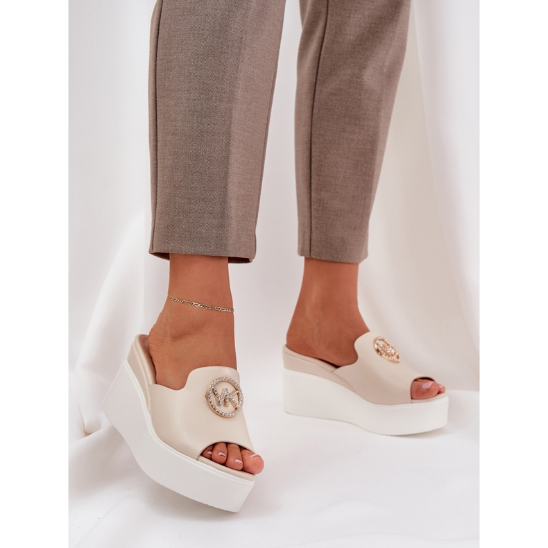 Affinders with a light bead decoration beige 2