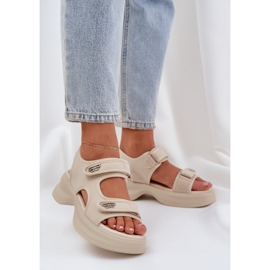 Lightweight material sandals on the light beige platform 2