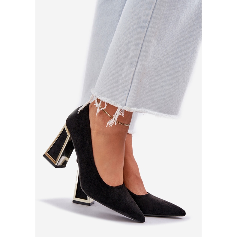 Elegant pumps on the pointer black noses 1