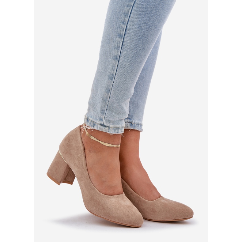Eco suede pumps on the dark -sized post beige 1